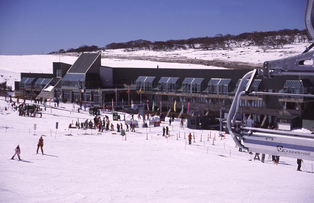 The Perisher Valley Hotel Екстериор снимка