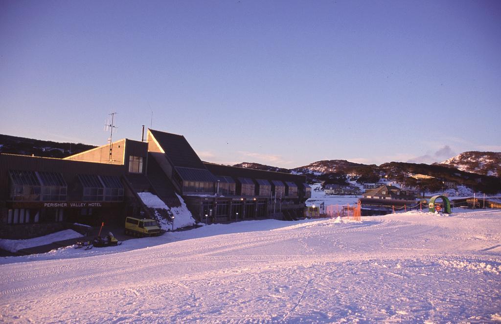 The Perisher Valley Hotel Екстериор снимка