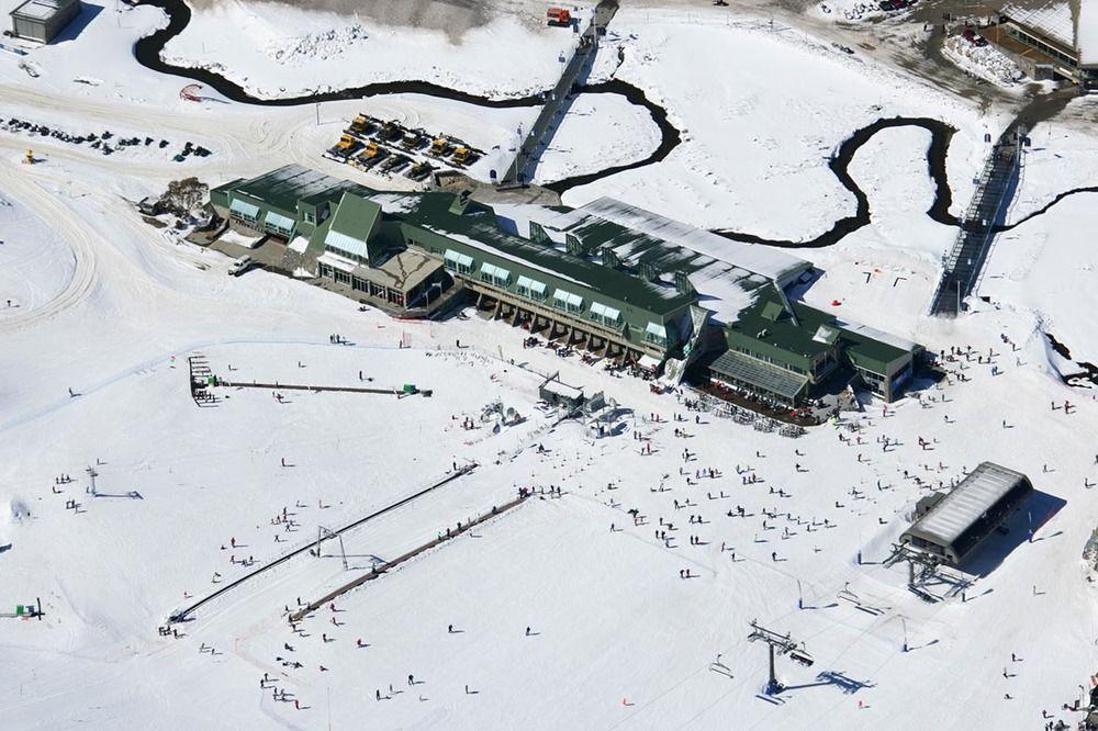 The Perisher Valley Hotel Екстериор снимка