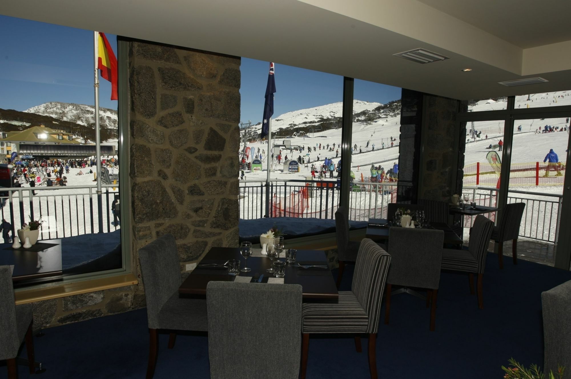 The Perisher Valley Hotel Екстериор снимка